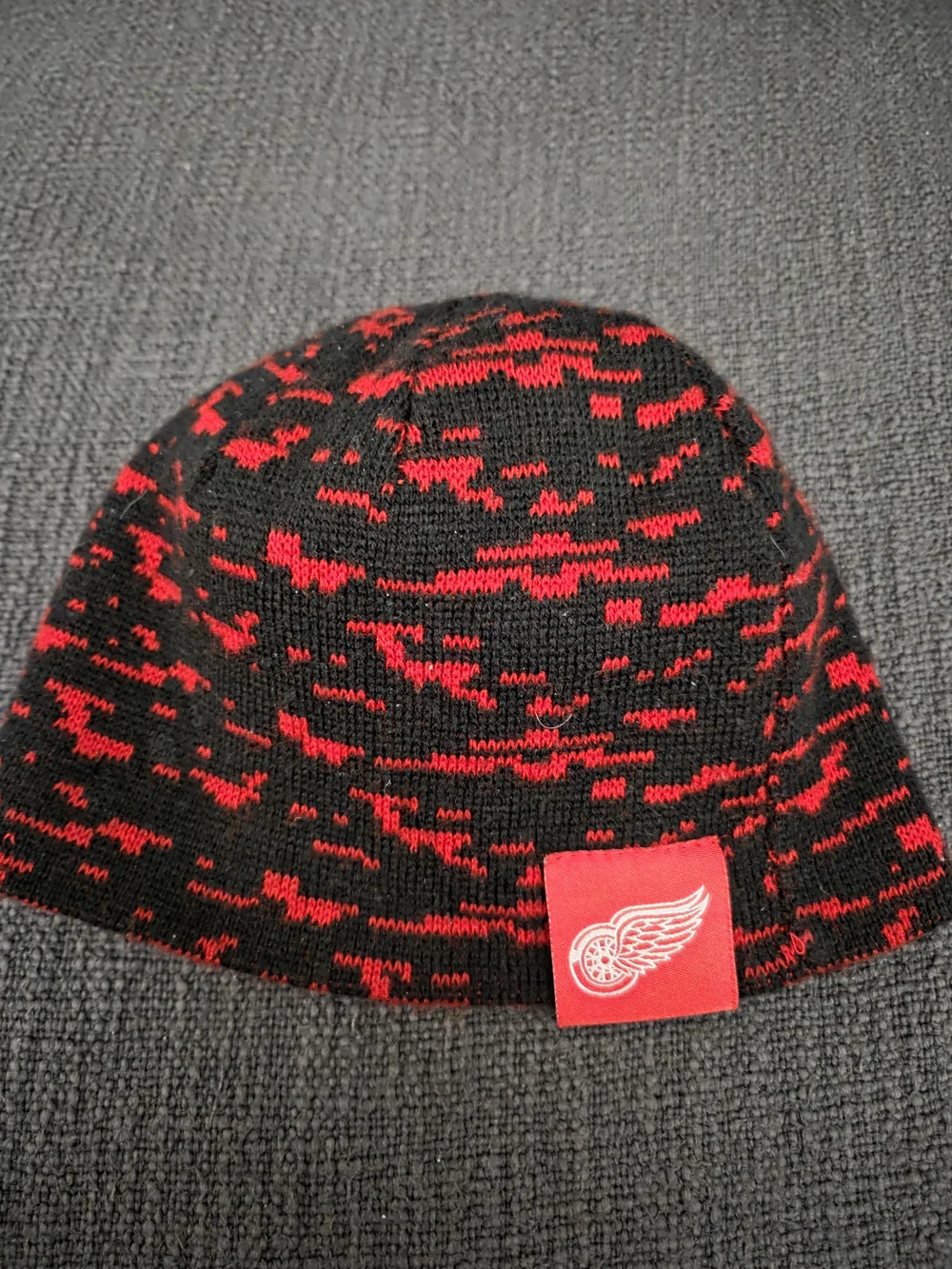 Detroit Red Wings Youth Red & Black Knit Beanie